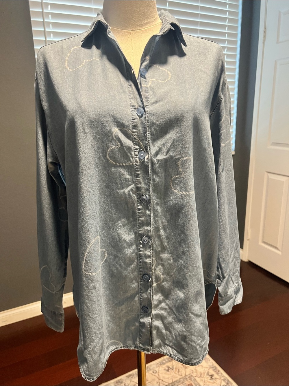 Ladies Casual Button-Up Shirt in Faded Blue With Hearts. Size XS